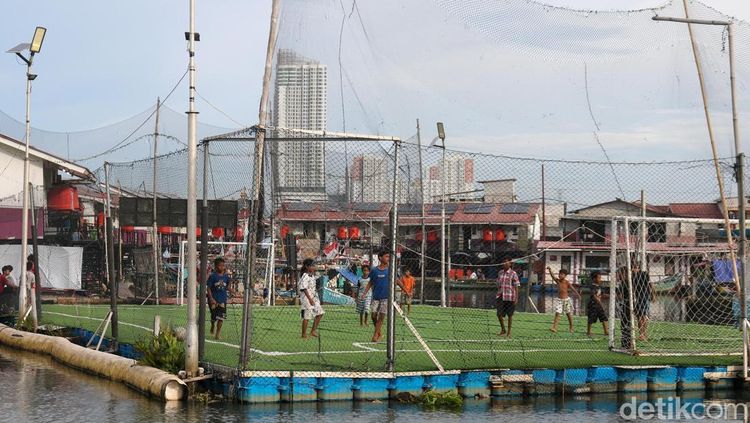Lapangan Apung di Muara Angke Jadi Ruang Bermain Anak Pesisir