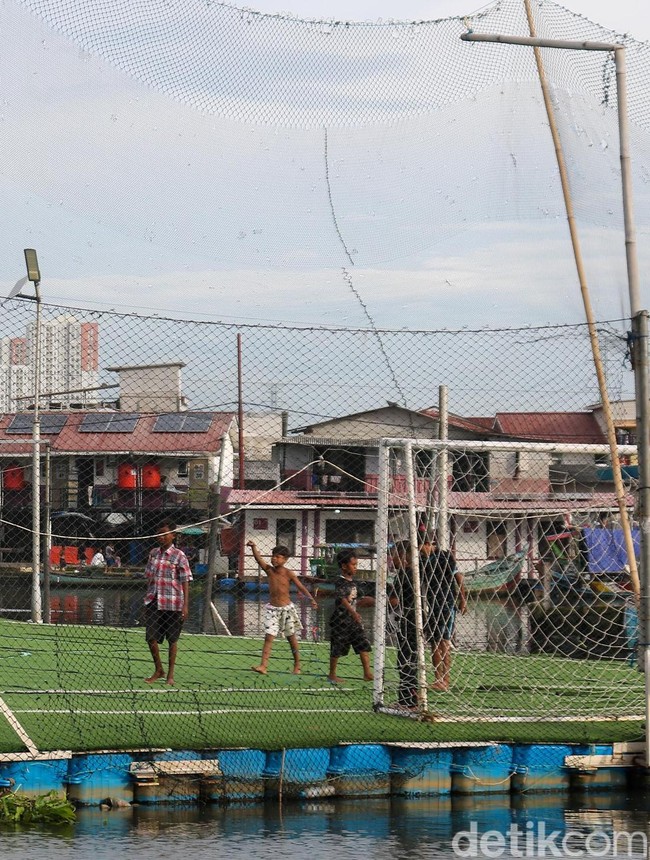 Lapangan Apung di Muara Angke Jadi Ruang Bermain Anak Pesisir