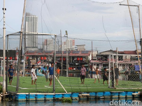 Lapangan Apung di Muara Angke Jadi Ruang Bermain Anak Pesisir
