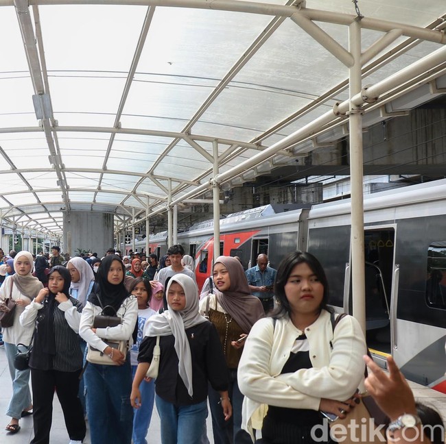 Lonjakan Penumpang KRL Jabodetabek Selama Libur Nataru