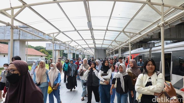 Lonjakan Penumpang KRL Jabodetabek Selama Libur Nataru