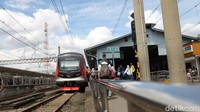 Peningkatan volume penumpang terlihat di sejumlah stasiun yang berada di sekitar kawasan wisata dan pusat perbelanjaan. Lonjakan penumpang terjadi seiring meningkatnya aktivitas rekreasi dan kunjungan keluarga.