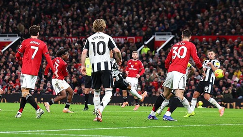 MANCHESTER, ENGLAND - DECEMBER 26: Patrick Dorgu of Manchester United  scores a goal to make it 1-0 during the Premier League match between Manchester United and Newcastle United at Old Trafford on December 26, 2025 in Manchester, England. (Photo by Robbie Jay Barratt - AMA/Getty Images)