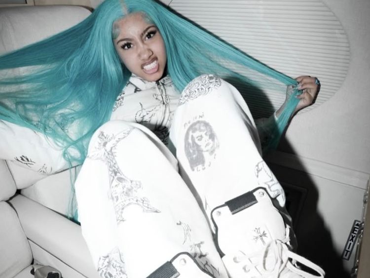 Gaya Nyentrik North West di Usia 12 Tahun, Pamer Gigi Hiu Berlian