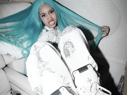 Gaya Nyentrik North West di Usia 12 Tahun, Pamer Gigi Hiu Berlian