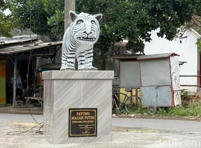 Heboh Patung Macan Putih di Kediri Disebut Mirip Kuda Nil hingga Zebra
