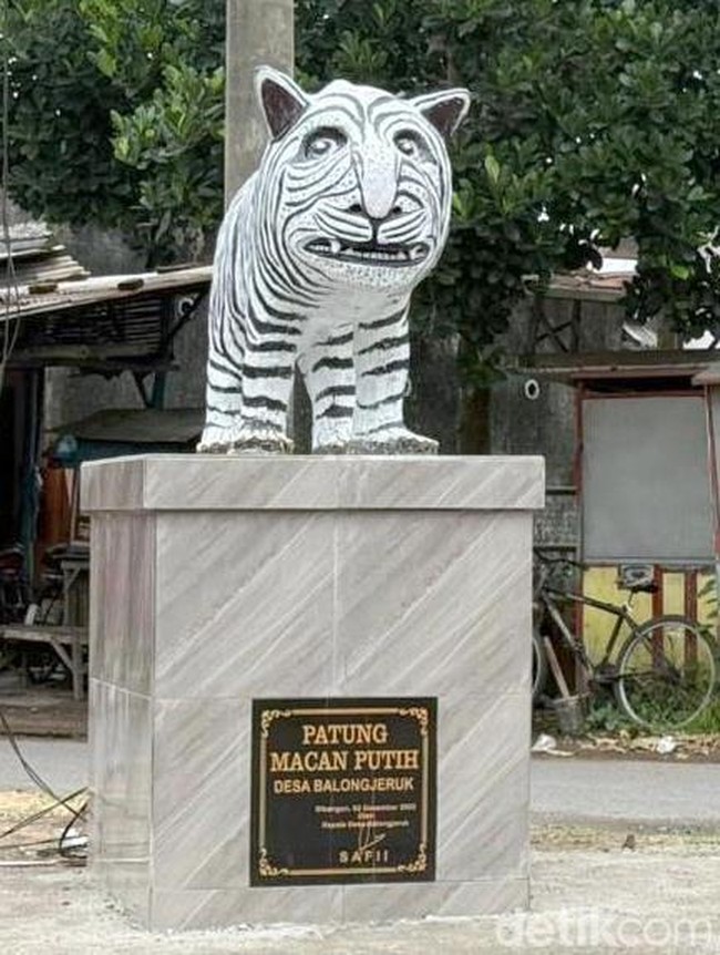 Penampakan Patung Macan Putih di Kediri Viral Memiliki Bentuk Unik