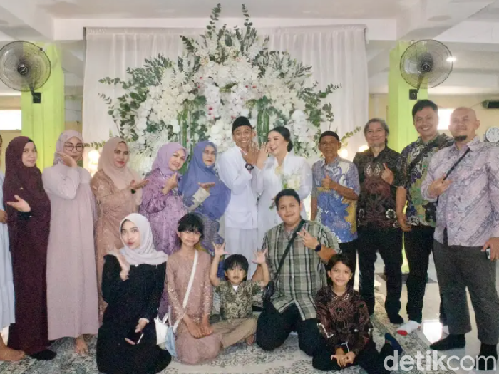 Pernikahan pasangan yang menikah di KUA.