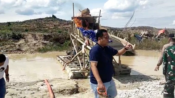 Penertiban PETI Besar-besaran di Kuansing, Puluhan Rakit Dimusnahkan