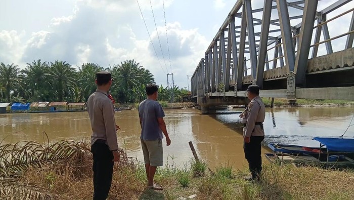 Polres Rohul Patroli Susur Sungai Cek Debit Air, Ini Hasilnya