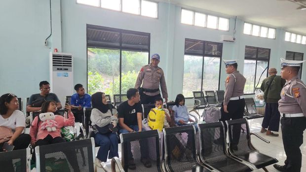Polres Siak intens patroli perketat keamanan di Pelabuhan Tanjung Buton di momen libur Natal dan Tahun Baru.