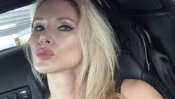 Sosialita Bunuh Diri di Alun-alun, Kisah Hidup yang Diselimuti Kontroversi