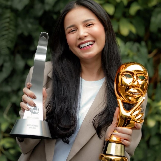 Yunita Siregar Raih Piala Usai 13 Tahun Berakting: Alhamdulillah!
