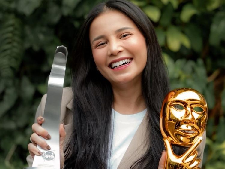 Yunita Siregar Raih Piala Usai 13 Tahun Berakting: Alhamdulillah!