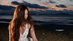 Disebut hanya muat baju anak-anak, penampilan Zhang Ruonan jadi perbincangan panas. Foto: Instagram Zhang Ruonan