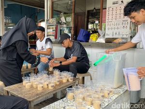 5 Rajab Sekumpul: Waktunya Jemaah Kumpul, Waktunya Berbagi Apapun
