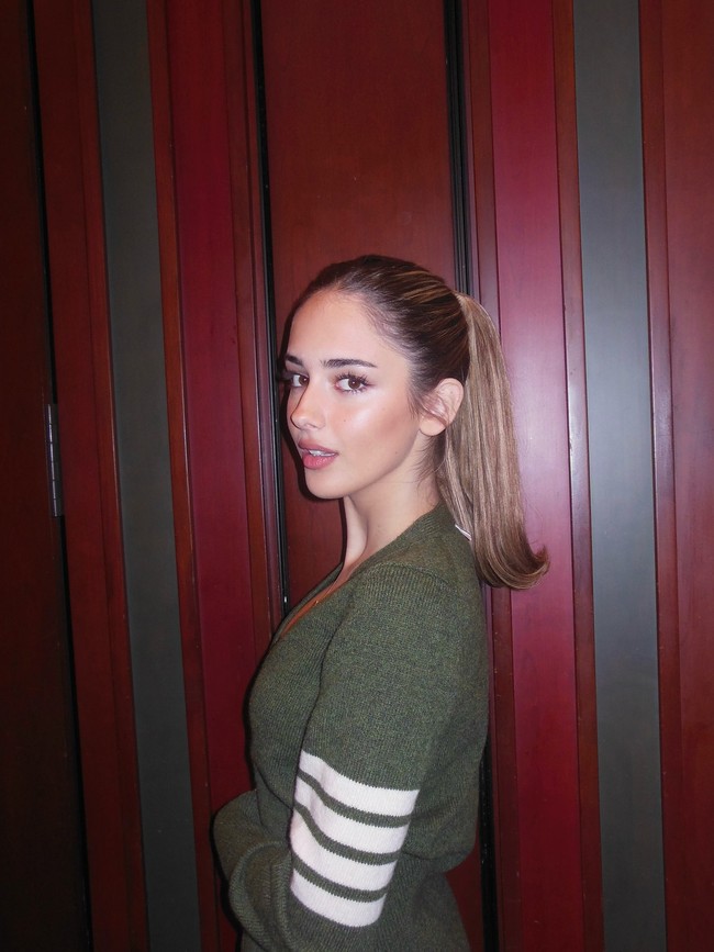 2. Julia Butters meraih perhatian dunia setelah beradu akting dengan Leonardo DiCaprio dalam film Once Upon a Time in Hollywood. Melalui perannya dalam The Fabelmans dan proyek-proyek artistik lainnya, Julia menunjukkan kemampuan akting yang ekspresif dan karier jangka panjang yang menjanjikan.Foto: Instagram