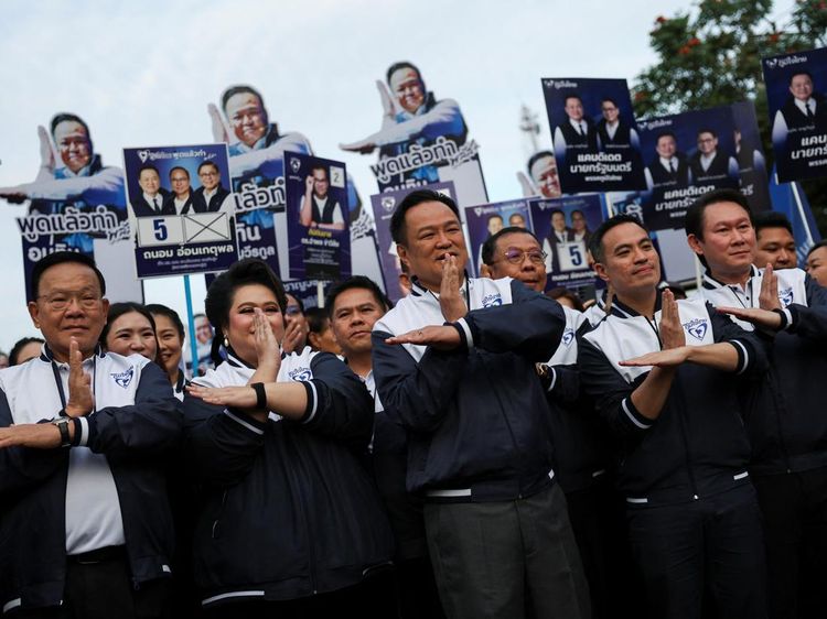 Anutin Charnvirakul dan Tokoh Partai Mendaftar Jelang Pemilu Thailand