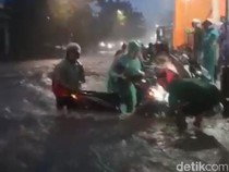 Pasar Kamal Bangkalan Terendam Banjir Usai Hujan Deras
