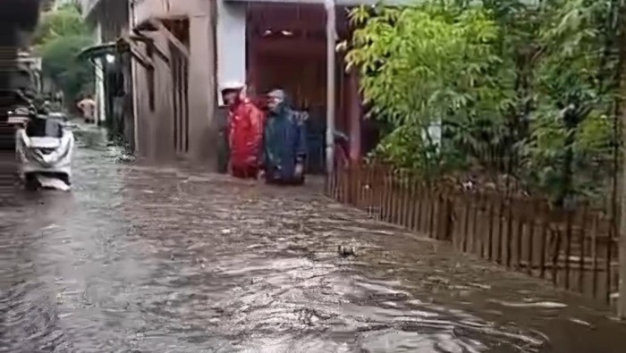 Hujan Deras Lebih dari 1 Jam, Cimahi Langsung Disergap Banjir