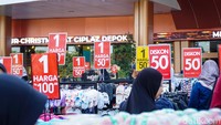 Diskon akhir tahun menjadi daya tarik utama yang membuat warga Depok betah berlama-lama menikmati CFD Margonda.