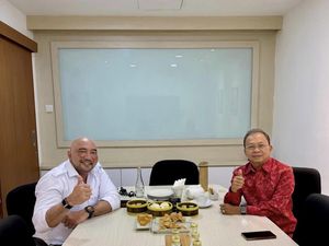 Koster dan De Gadjah Bertemu, Bahas Apa?