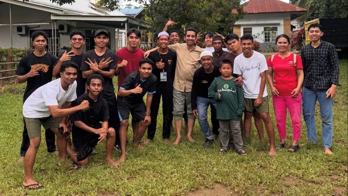 Habib Husein Jafar turut hadir dalam acara 5 Rajab di Sekumpul, Kabupaten Banjar. Dalam kesempatan itu, ia memberi pesan khusus bagi masyarakat Kalsel.