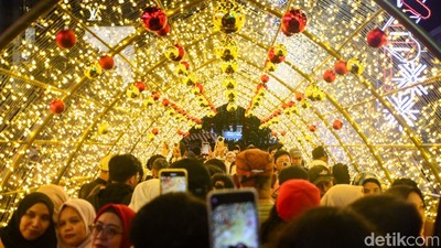 Malam Terakhir Jakarta Light Festival 2025 di Bundaran HI