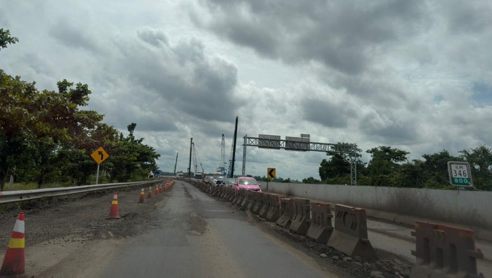 Tol Palembang-Kayuagung Dikeluhkan Rusak hingga Ada Penjual Durian