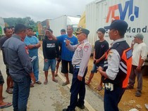 Dishub Kendari Tegur Truk Ekspedisi Langgar Larangan Parkir di Bahu Jalan