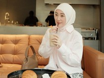 Larissa Chou Hobi Cafe Hopping, Minum Kopi hingga Ngemil Dessert