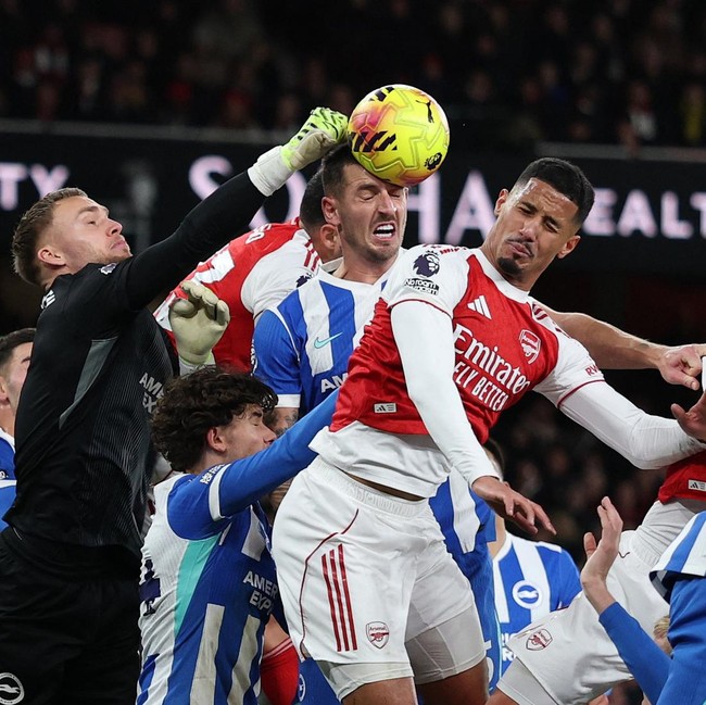 Liga Inggris Memanas: Arsenal Teratas, Liverpool Naik ke 4 Besar