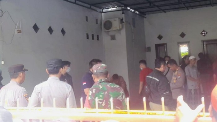Misteri Pasutri dan Anaknya Ditemukan Tewas di Dalam Rumah