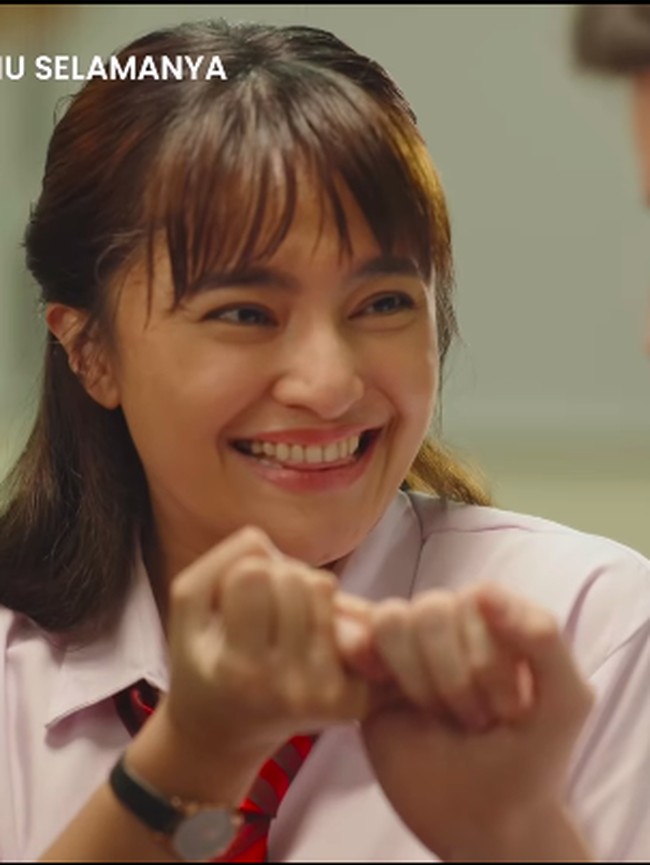 7 Potret Marshanda Pakai Seragam SMA di Usia 36 Tahun, Dipuji Masih Pantas