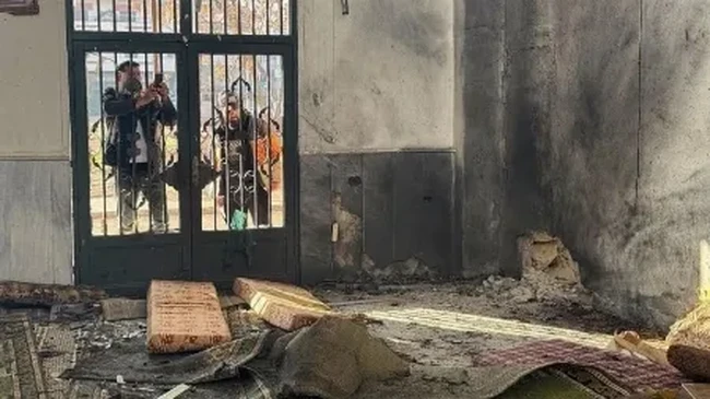 Ratusan Pelayat Hadiri Pemakaman Korban Bom Masjid di Homs