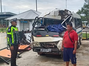 Travel asal Jawa Tabrak Truk di Tol Terpeka, Satu Penumpang Tewas