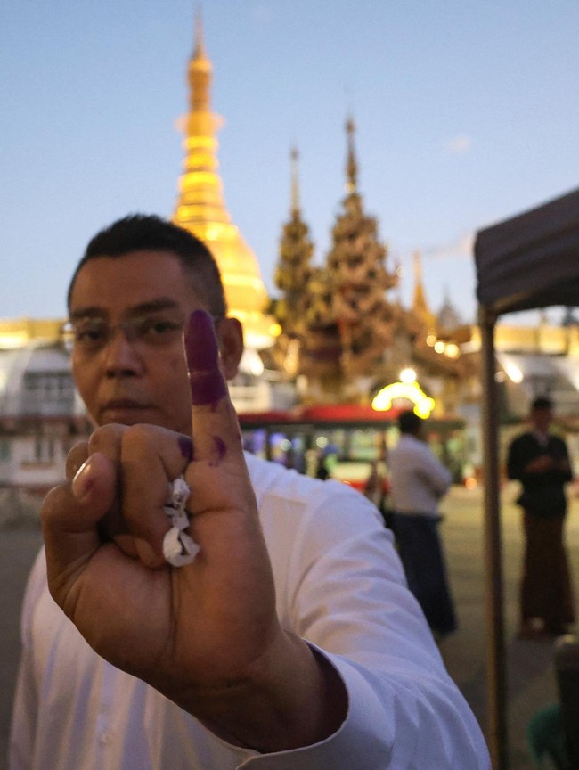 Pemilu Myanmar Digelar, Warga Antusias Datangi TPS di Kyauktada