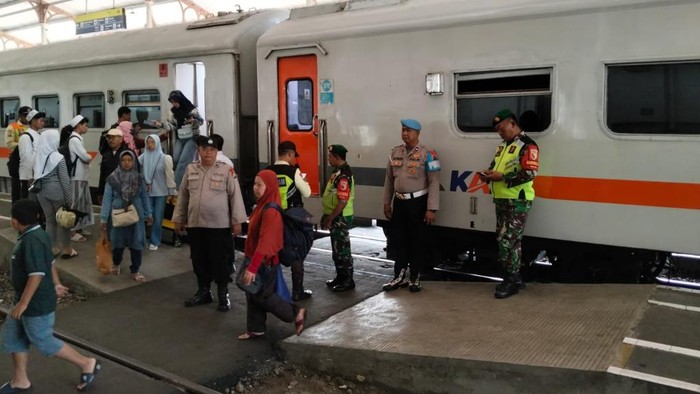 Polres Pasuruan Intensifkan Pengamanan di Stasiun Bangil Saat Nataru