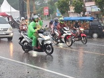 Puncak Bogor Diguyur Hujan Deras Sore Ini, Pengendara Diimbau Waspada