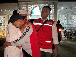 Dari Madura ke Aceh, Relawan Bawang Mas Group Dampingi Korban Banjir