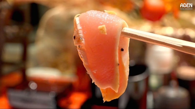 Restoran Ini Panen Hujatan Gegara Sajikan Menu 'Chicken Sashimi' Mentah Restoran Ini Panen Hujatan Gegara Sajikan Menu 'Chicken Sashimi' Mentah