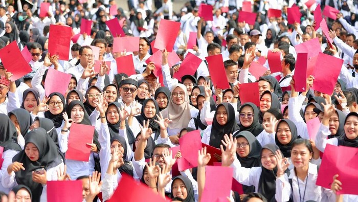 Tangis Haru 4.888 Honorer Banyuwangi Usai Resmi Diangkat PPPK