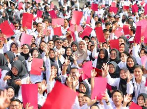 Tangis Haru 4.888 Honorer Banyuwangi Usai Resmi Diangkat PPPK