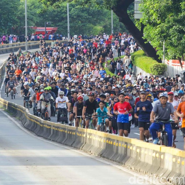 Ribuan Warga Serbu Sudirman-Bundaran HI di CFD Terakhir 2025