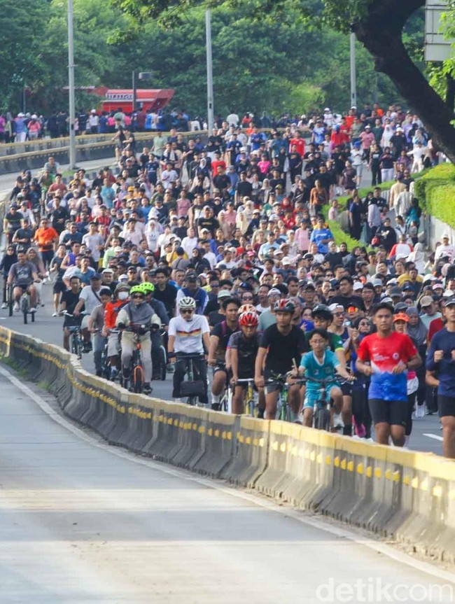 Ribuan Warga Serbu Sudirman-Bundaran HI di CFD Terakhir 2025