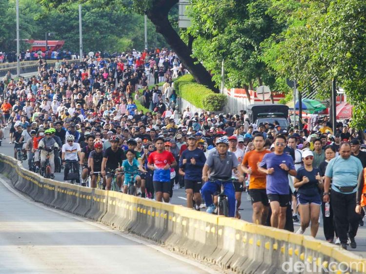 Ribuan Warga Serbu Sudirman-Bundaran HI di CFD Terakhir 2025