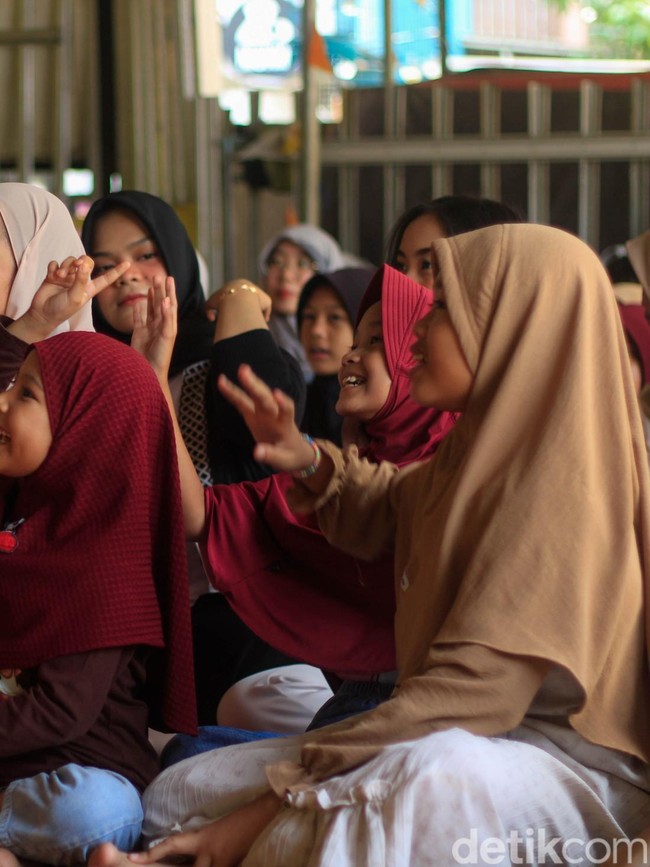 Roemah Tawon - Tebar Baik Gelar Kegiatan Belajar untuk Anak Tanah Tinggi