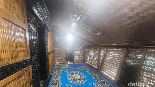 Rumah adat Eyang Hasan Maolani di Kuningan Rumah adat Eyang Hasan Maolani di Kuningan
