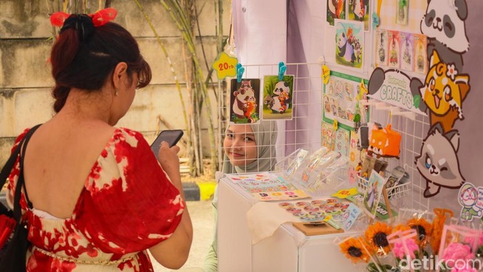 Scenic Art Station menghadirkan karya seni dan instalasi kreatif di Stasiun BNI City, mempertemukan aktivitas transit dengan pengalaman visual di ruang publik Jakarta.