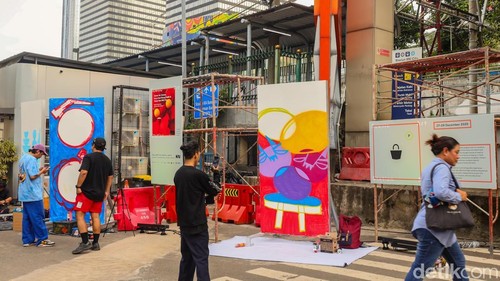 Scenic Art Station menghadirkan karya seni dan instalasi kreatif di Stasiun BNI City, mempertemukan aktivitas transit dengan pengalaman visual di ruang publik Jakarta.